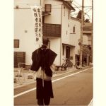 被災し国立市へ避難しておられる方がいらっしゃるかもしれません、旗を立て太鼓を叩き歩きます。